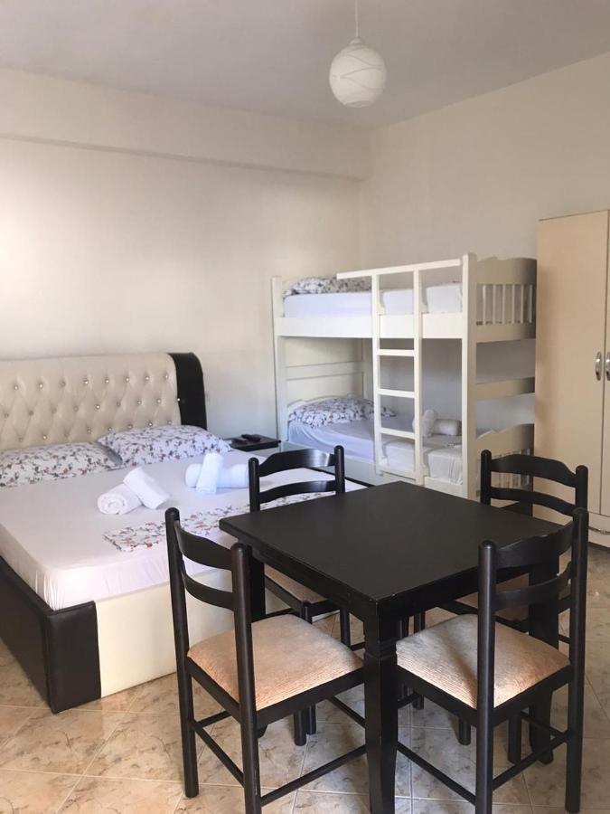 Guesthouse A&F Ksamil Eksteriør billede